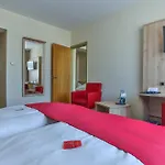 Campingplads Ruegen-Hotel Mit Ostseeblick *